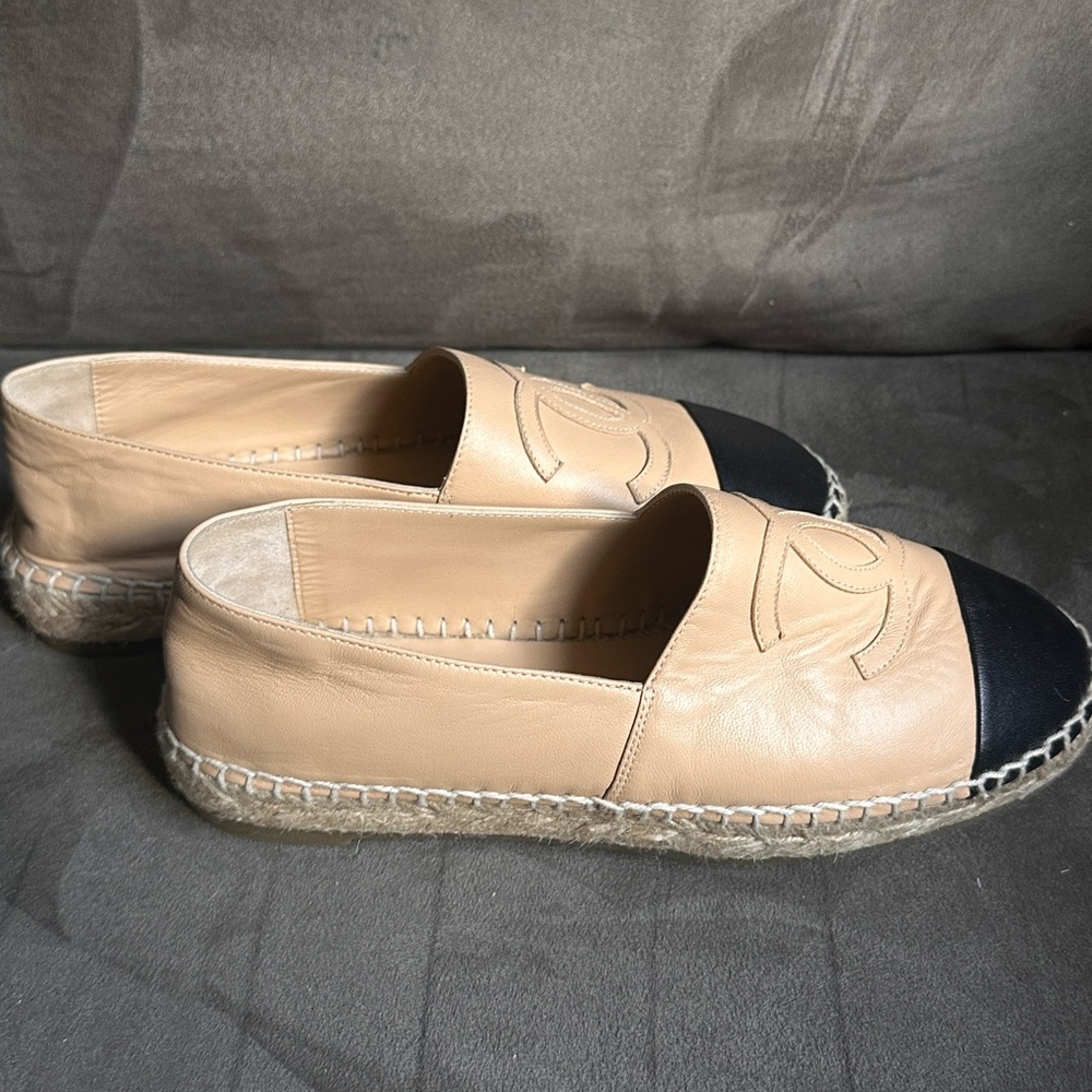 CHANEL Tan and Black Espadrilles - Picture 3 of 6